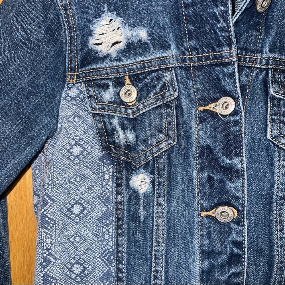Abercrombie Kids Denim Jacket Distressed Patchwork Geometric Print Blue Size 14‎ - Picture 3 of 9